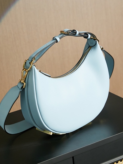 フェンディバッグ着用イメージ